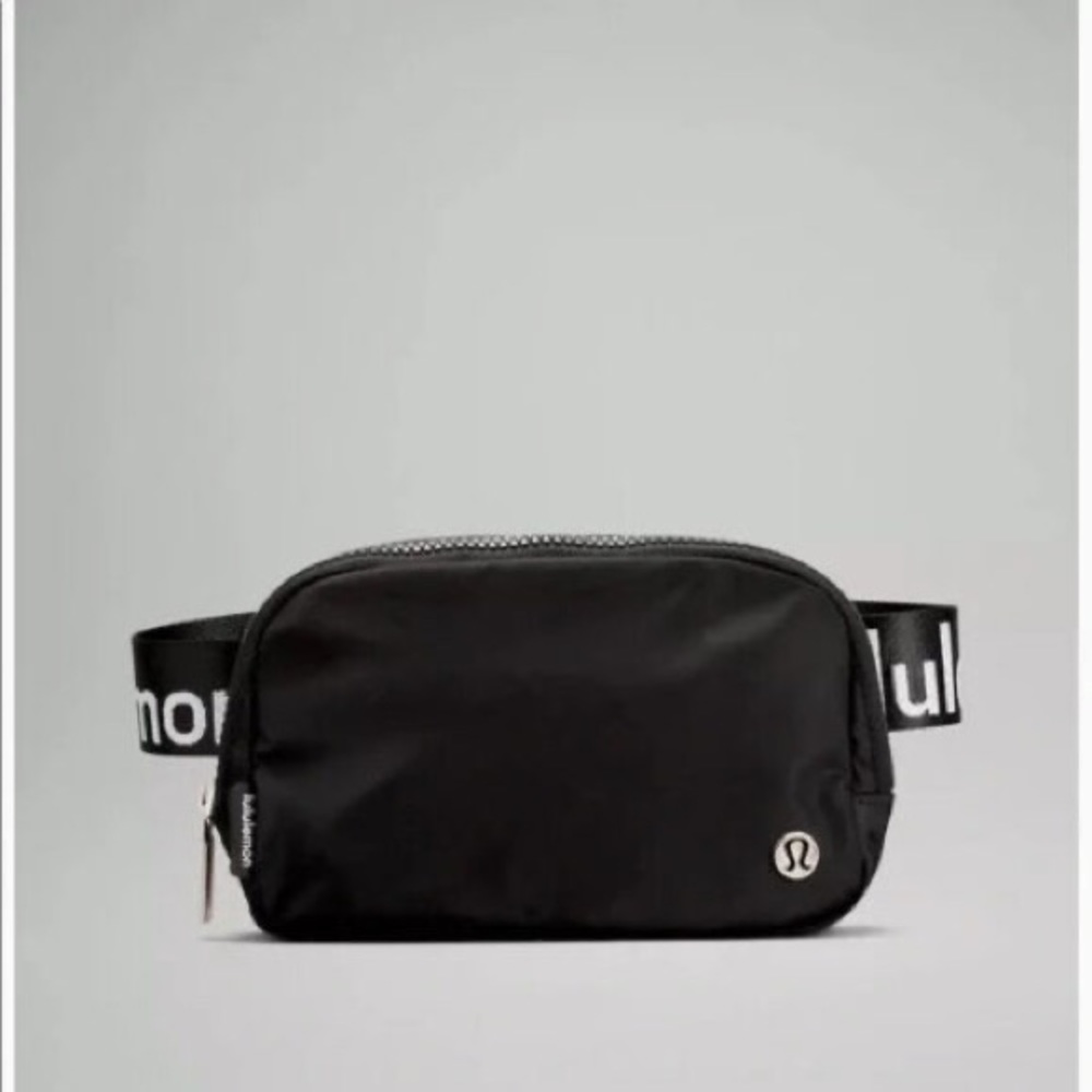 lululemon EBB Black Belt Bag GUC